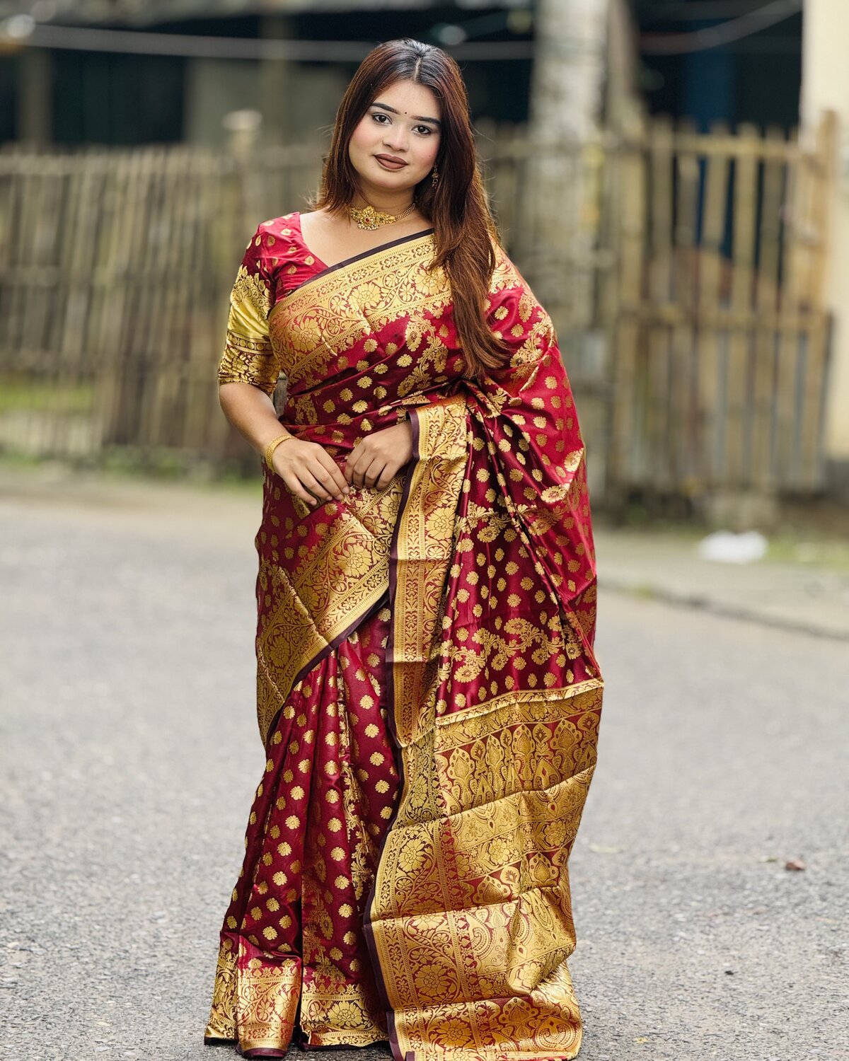 ব্লাউজ পিস সহ খয়েরী সফট লতা কাতান শাড়ি - LT7