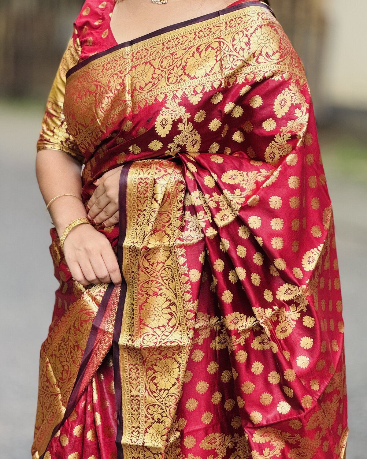 ব্লাউজ পিস সহ খয়েরী সফট লতা কাতান শাড়ি - LT7