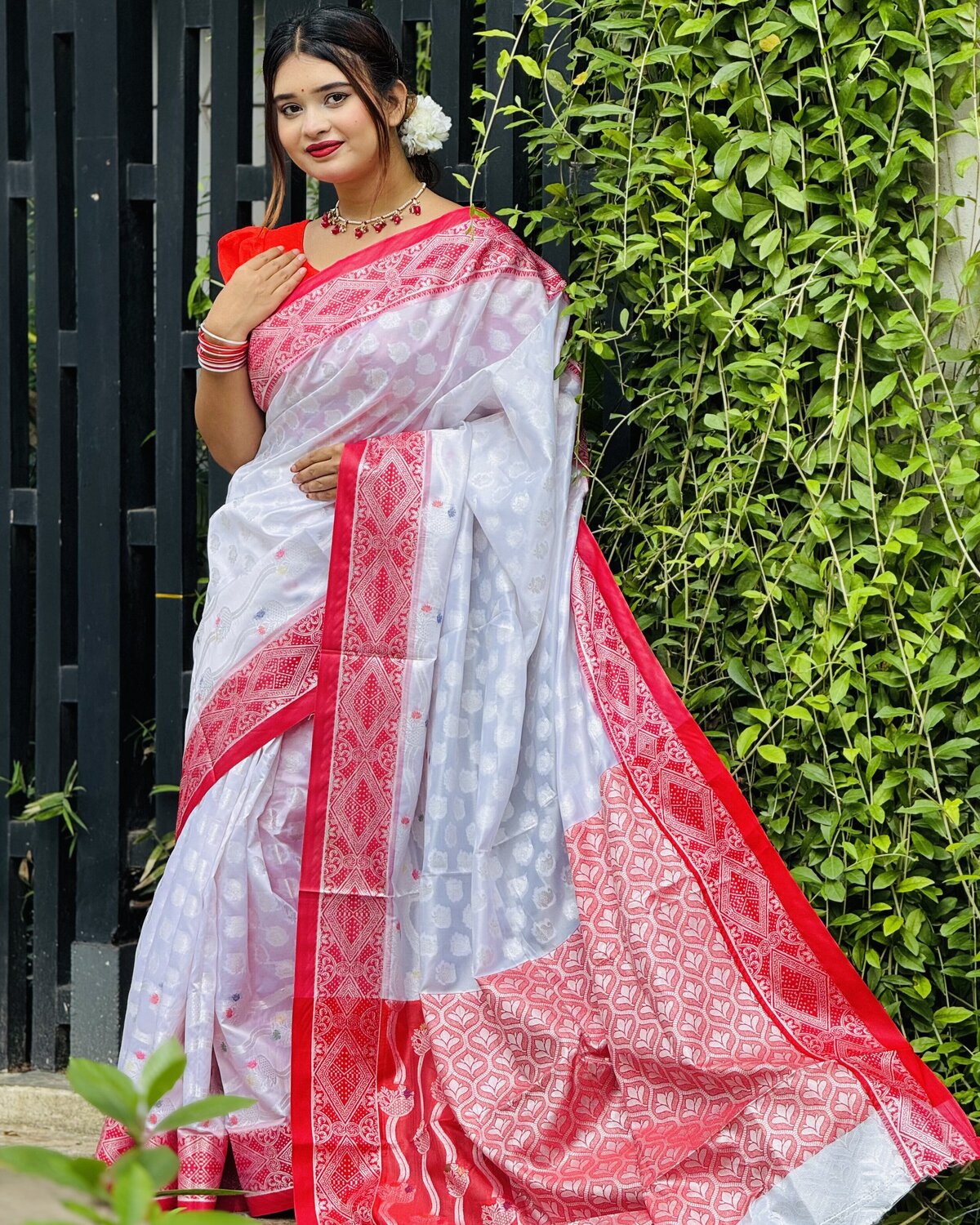 ব্লাউজ পিস সহ সফট কাতান শাড়ি - KT11