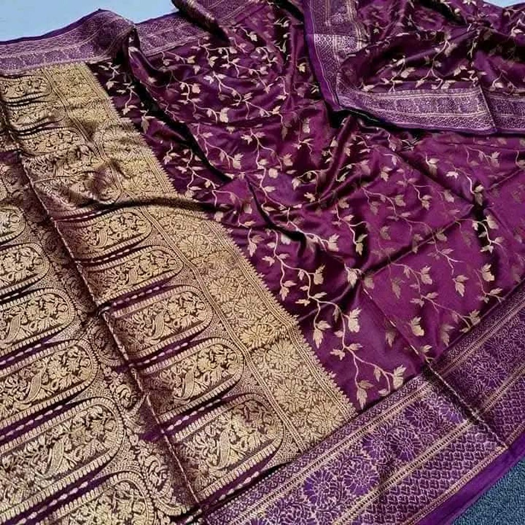 ব্লাউজ পিস সহ ম্যাজেন্ডা কালার জরি কাতান শাড়ি - JT3