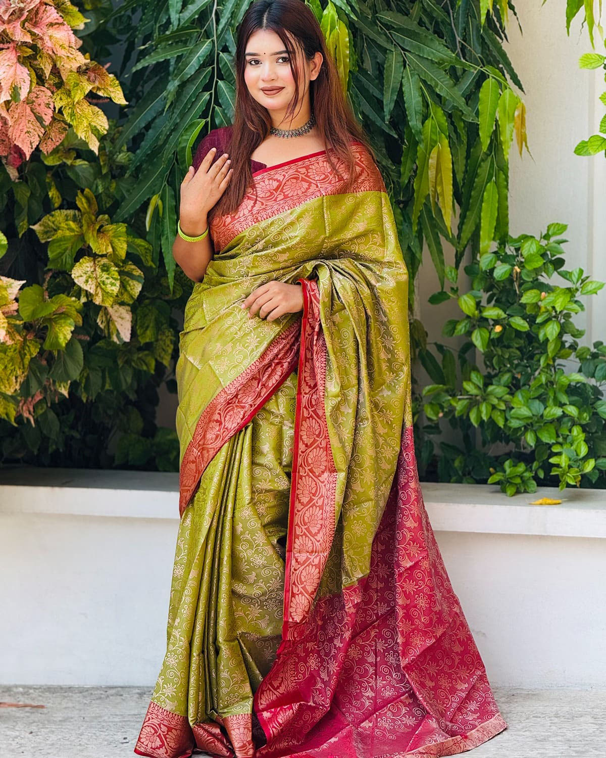 ব্লাউজ পিস সহ সফট কাতান শাড়ি - KT1