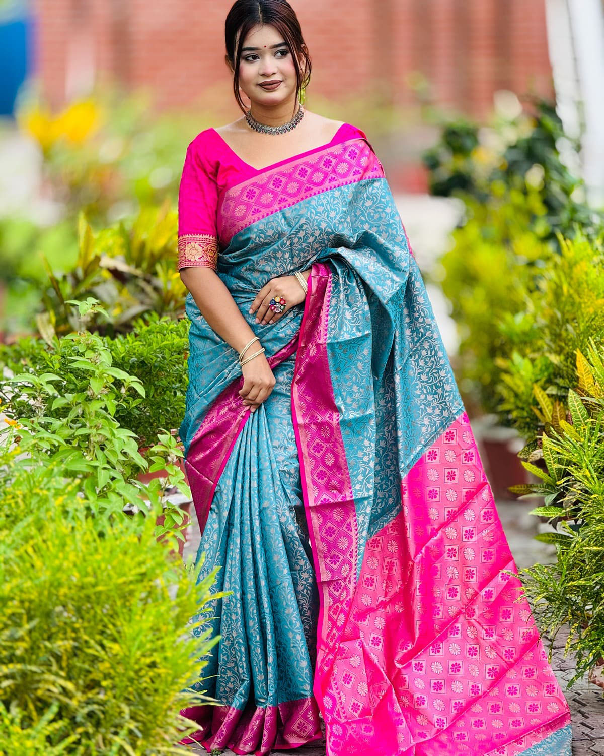 ব্লাউজ পিস সহ সফট কাতান শাড়ি - KT6