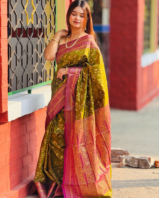 ব্লাউজ পিস সহ জলপাই কালার জরি কাতান শাড়ি - JT5