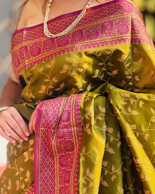 ব্লাউজ পিস সহ জলপাই কালার জরি কাতান শাড়ি - JT5