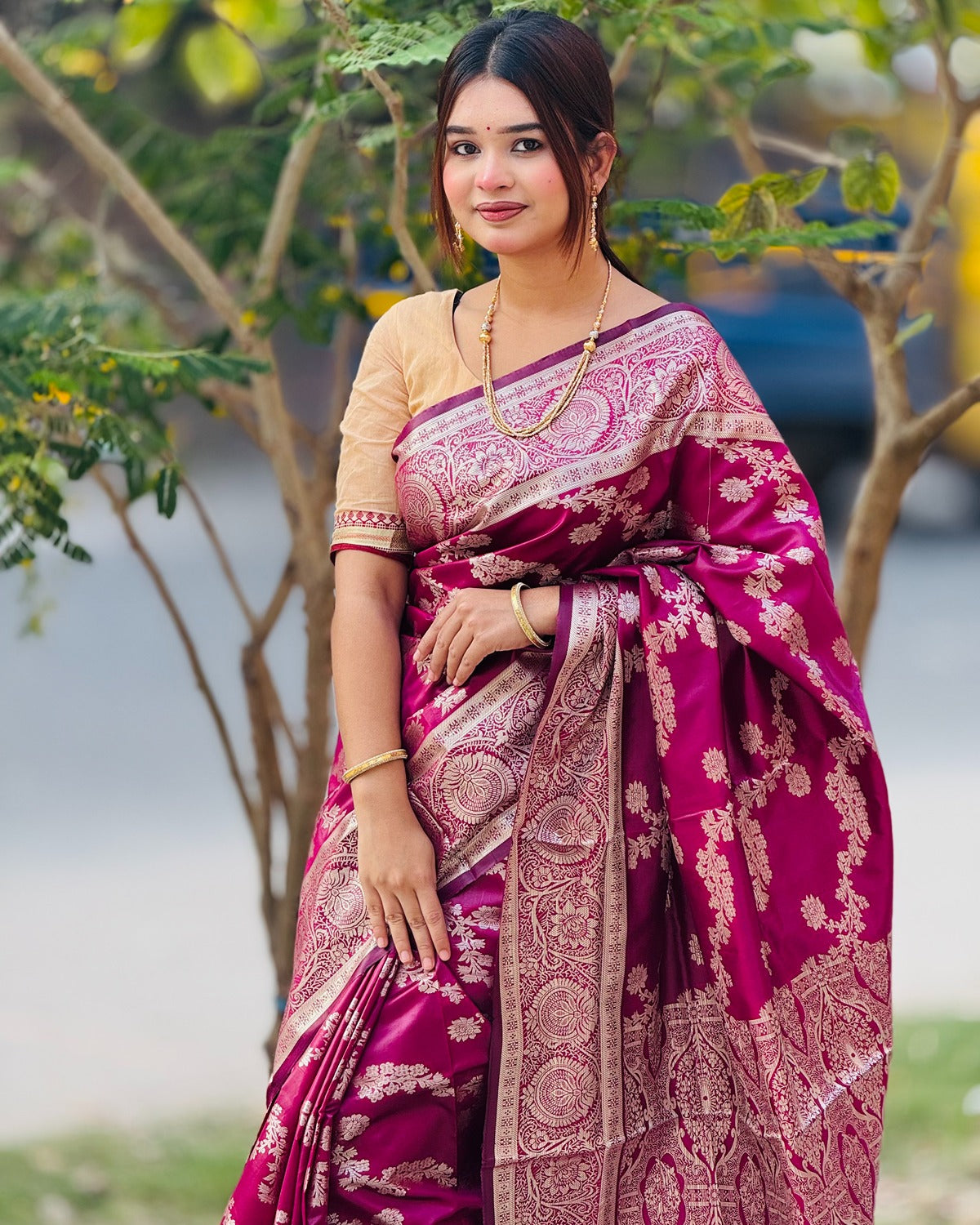 ব্লাউজ পিস সহ ম্যাজেন্টা কালার সফট কাতান শাড়ি - BN1