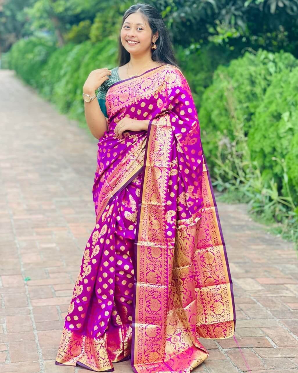 ব্লাউজ পিস সহ সফট লতা কাতান শাড়ি - LT1