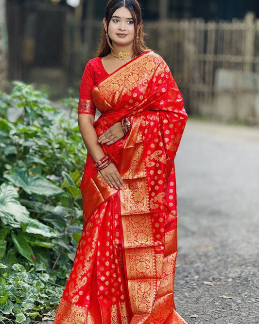 ব্লাউজ পিস সহ লাল লতা কাতান শাড়ি - LT6
