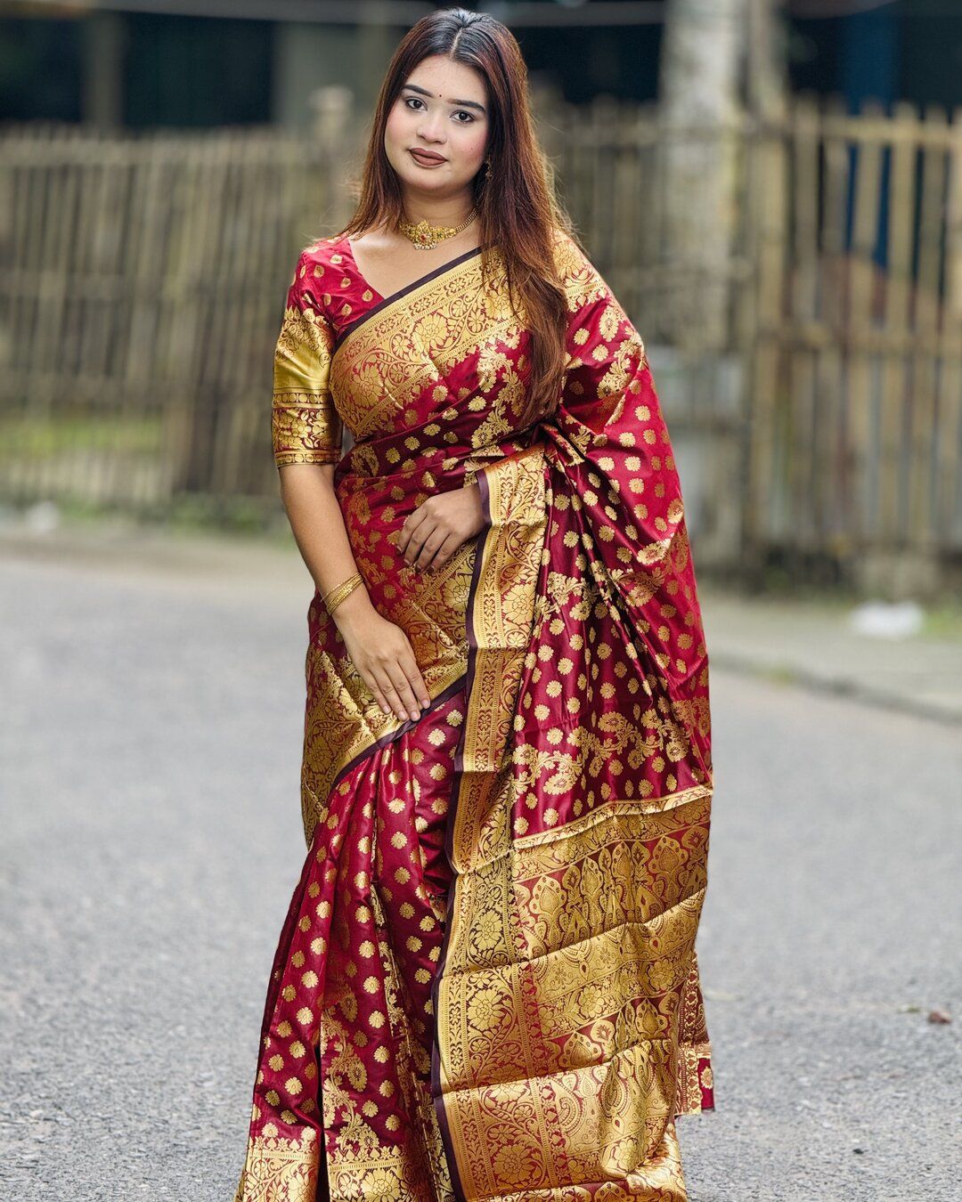 ব্লাউজ পিস সহ খয়েরী সফট লতা কাতান শাড়ি - LT7